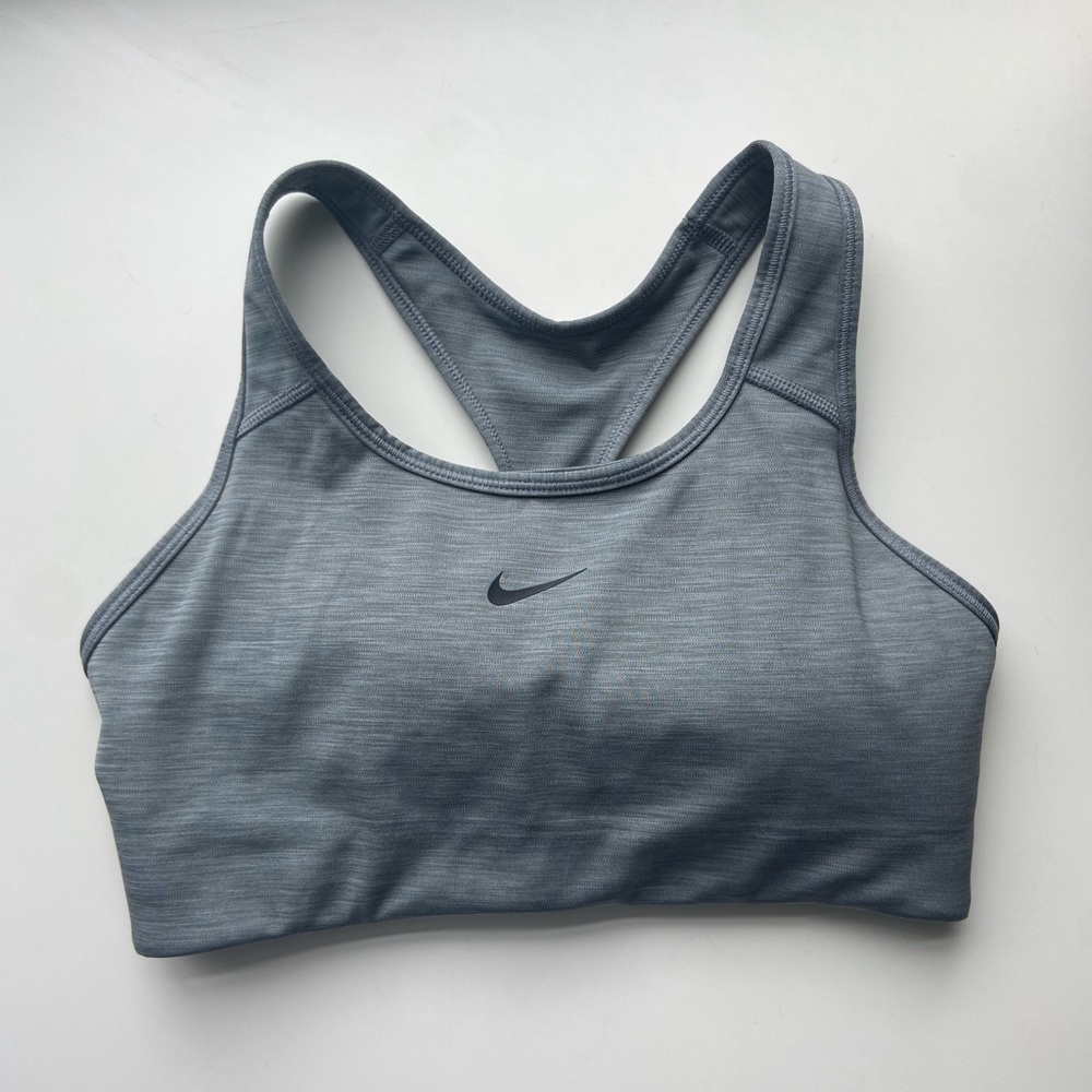 Nike padded sports bra in size medium. Worn twice!